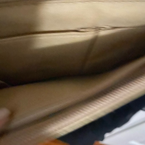 Vintage gold bag with long strap. - Picture 2 of 7